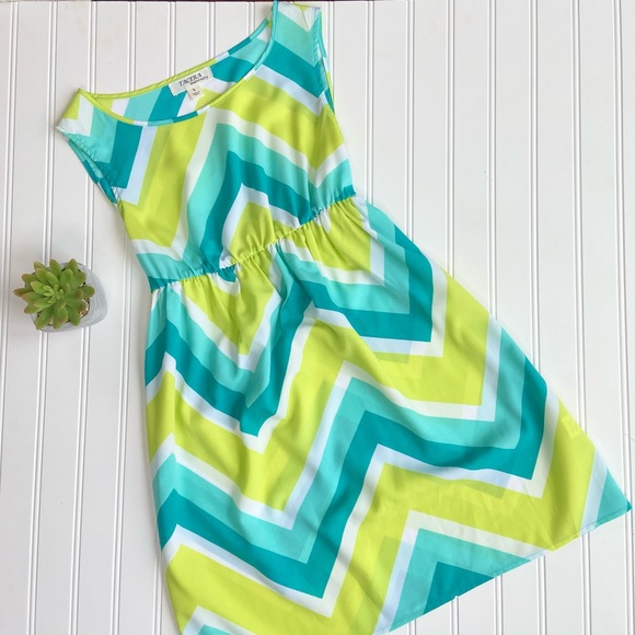 •Tacera Maternity•zig zag maternity blouse - Picture 1 of 6